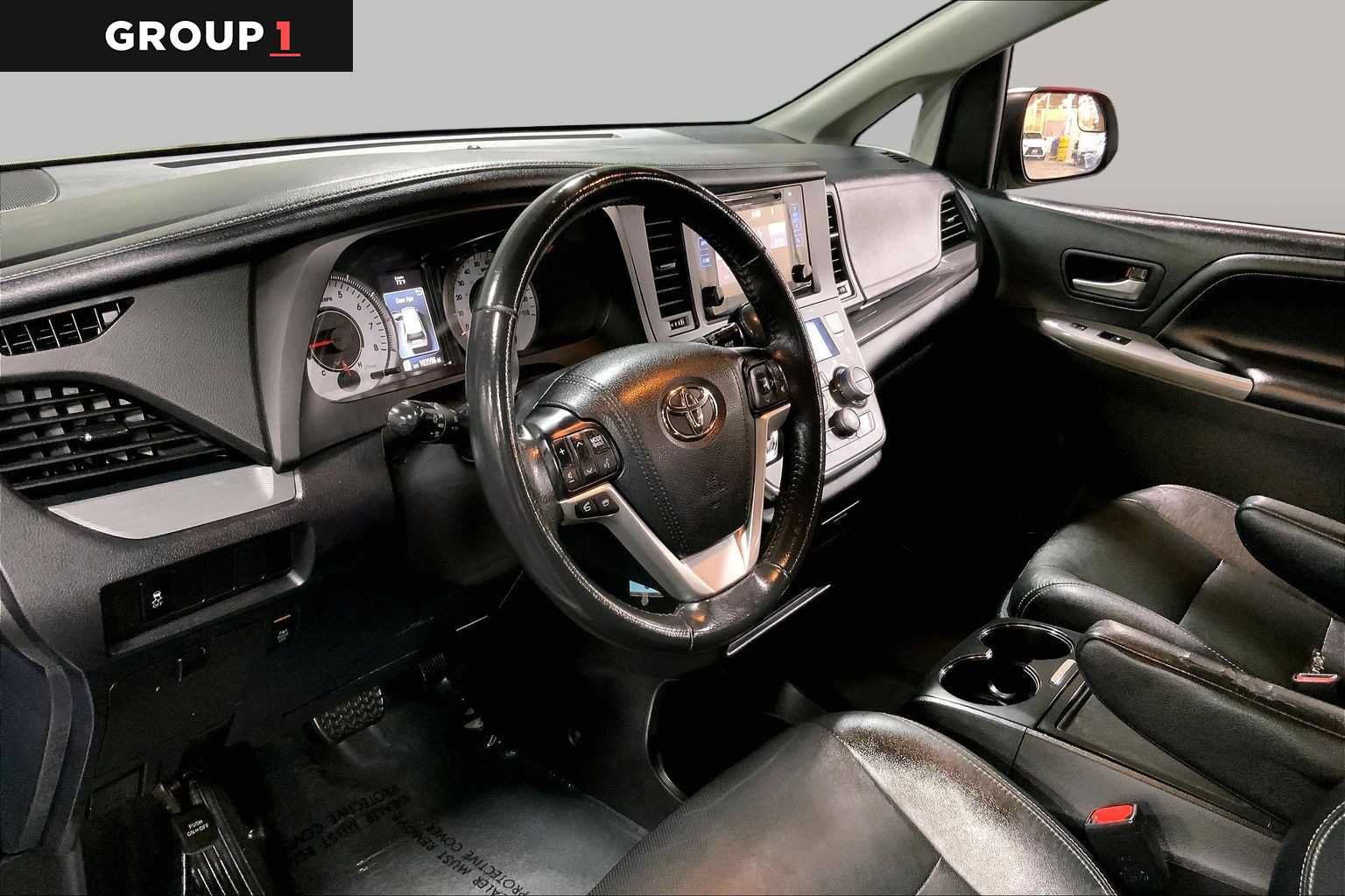 Used 2017 Toyota Sienna SE FWD image 18