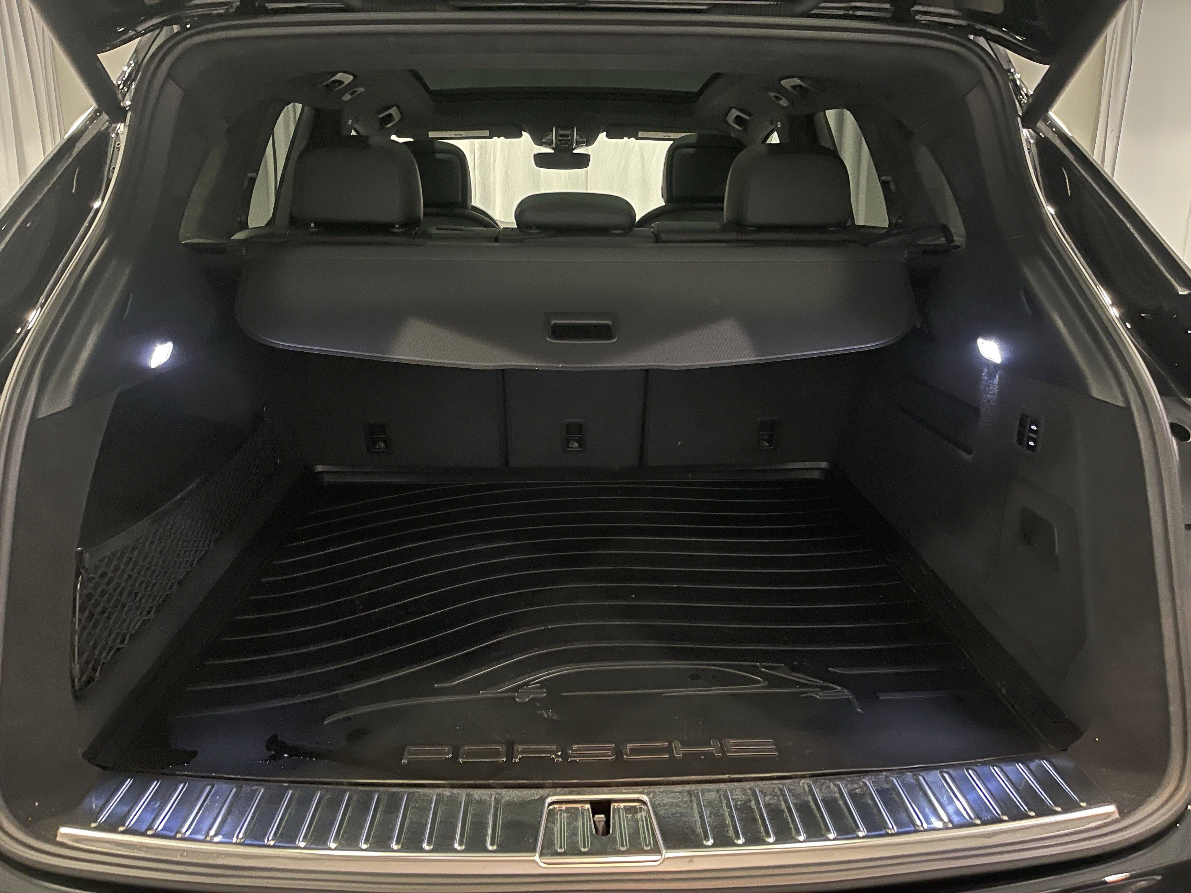 Used 2023 Porsche Cayenne GTS image 28