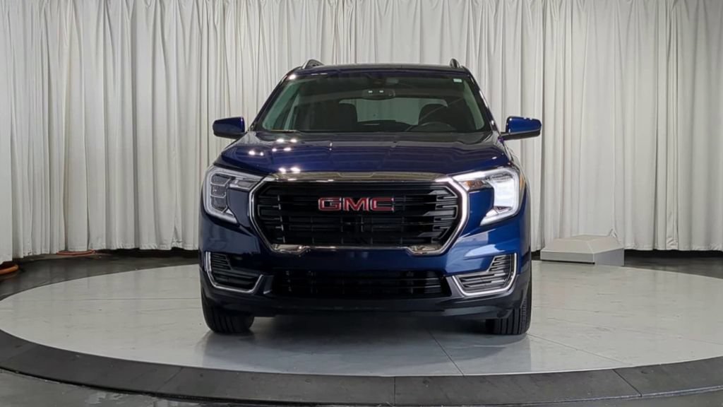 Used 2023 GMC Terrain SLE w/ Driver Convenience Package FWD image 3