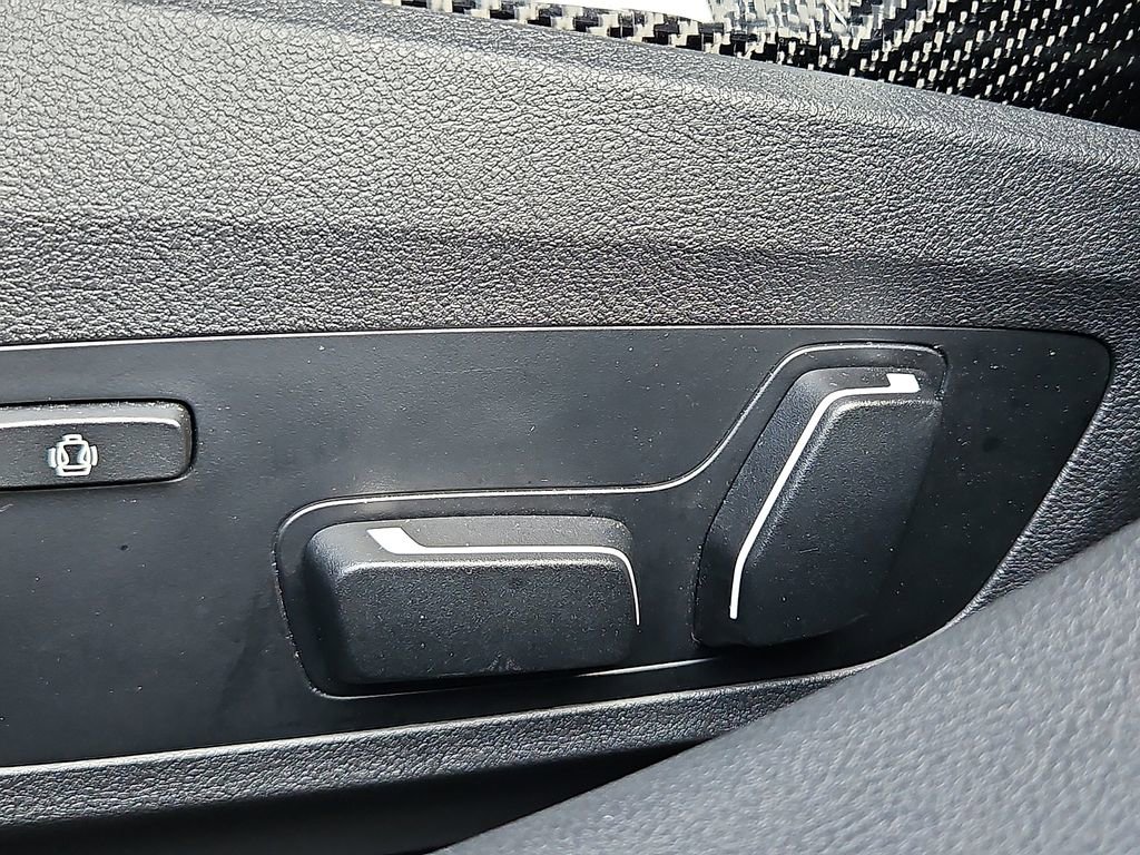 Used 2025 BMW M3 Competition w/ Carbon Package image 29