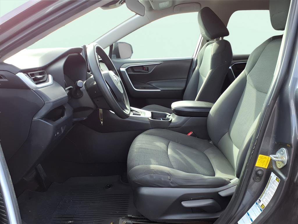 Used 2021 Toyota RAV4 LE image 15