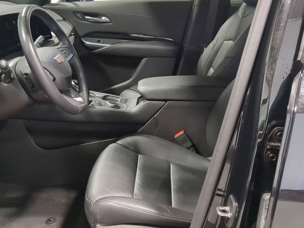 Used 2024 Cadillac XT4 Luxury w/ Cold Weather Package image 29
