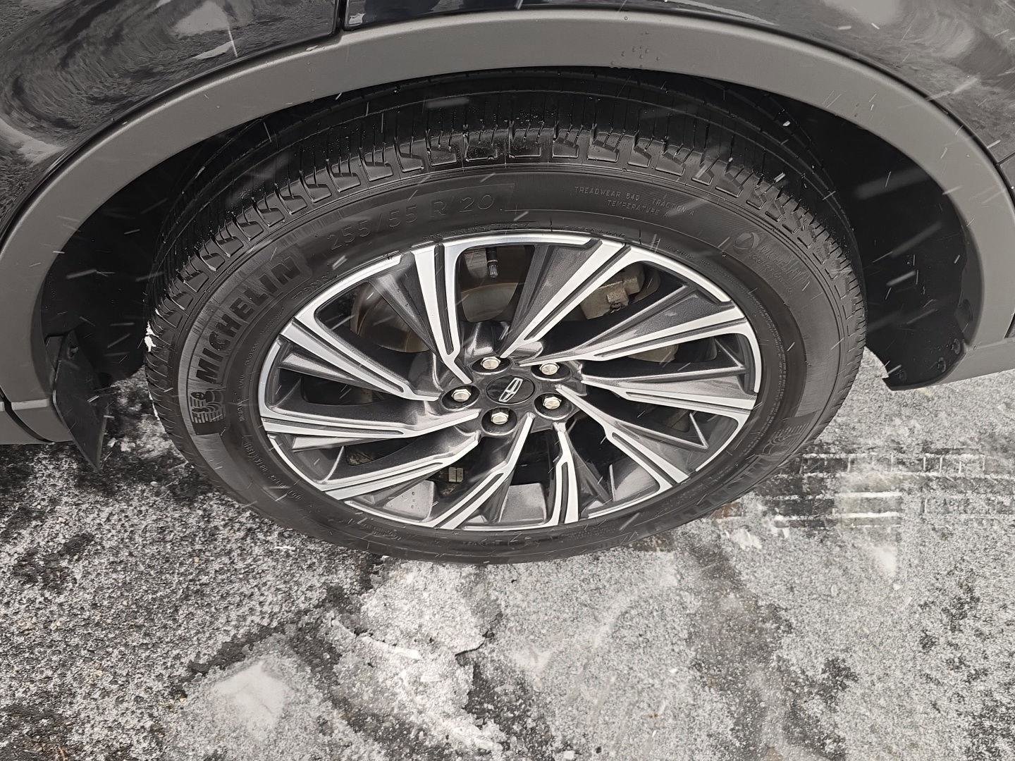 Used 2025 Lincoln Aviator AWD image 46