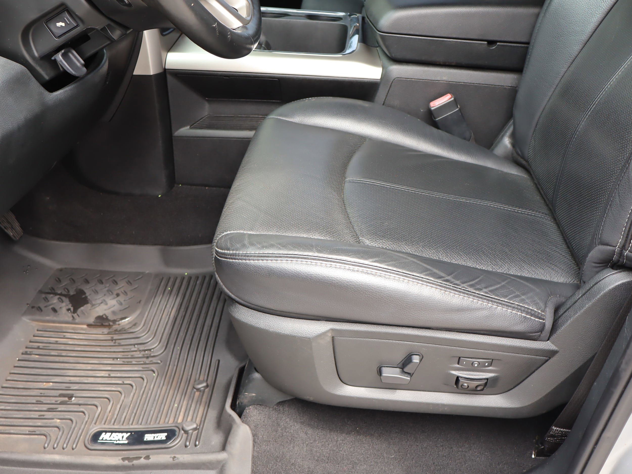 Used 2018 RAM 1500 Laramie w/ Convenience Group RWD image 17