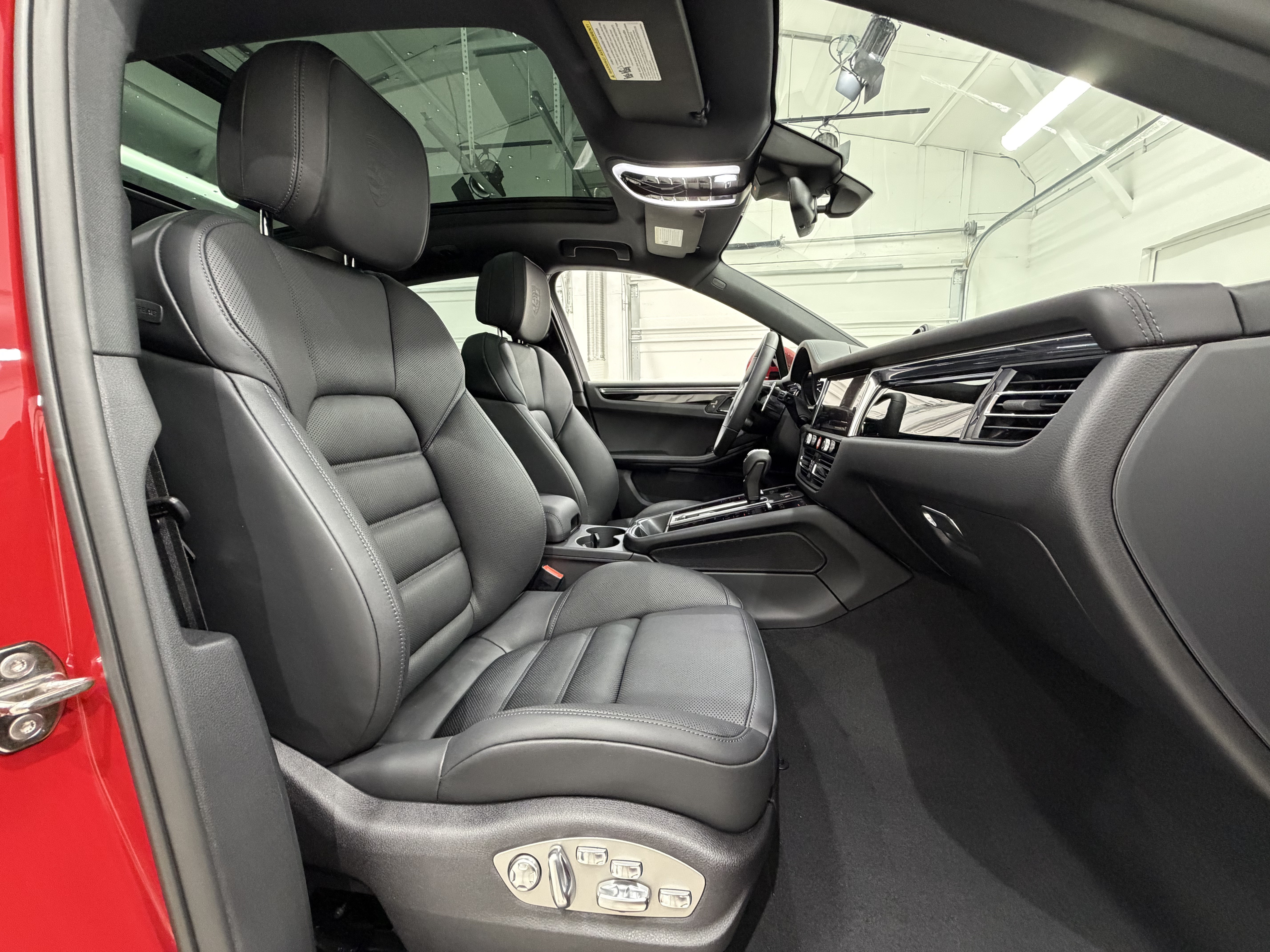New 2026 Porsche Macan Turbo AWD/4WD image 23