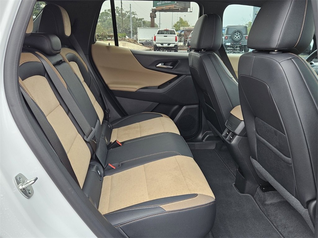 Used 2025 Chevrolet Equinox ACTIV w/ Safety and Technology Package image 13