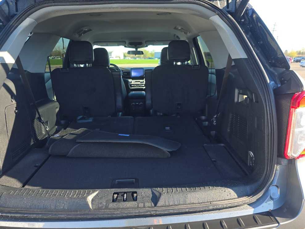 Used 2023 Ford Explorer XLT w/ Equipment Group 202A AWD/4WD image 12