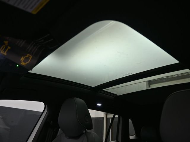 New 2026 Volkswagen Tiguan SE R-Line image 2