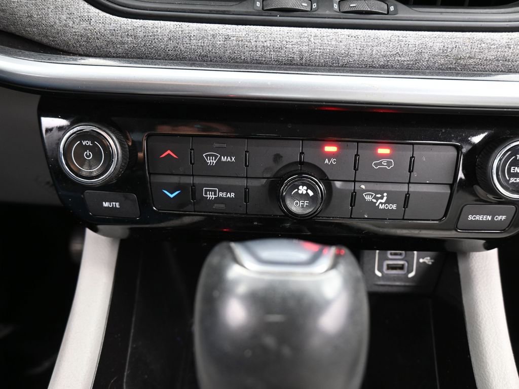 Used 2022 Jeep Compass Latitude w/ Sun and Sound Group image 25