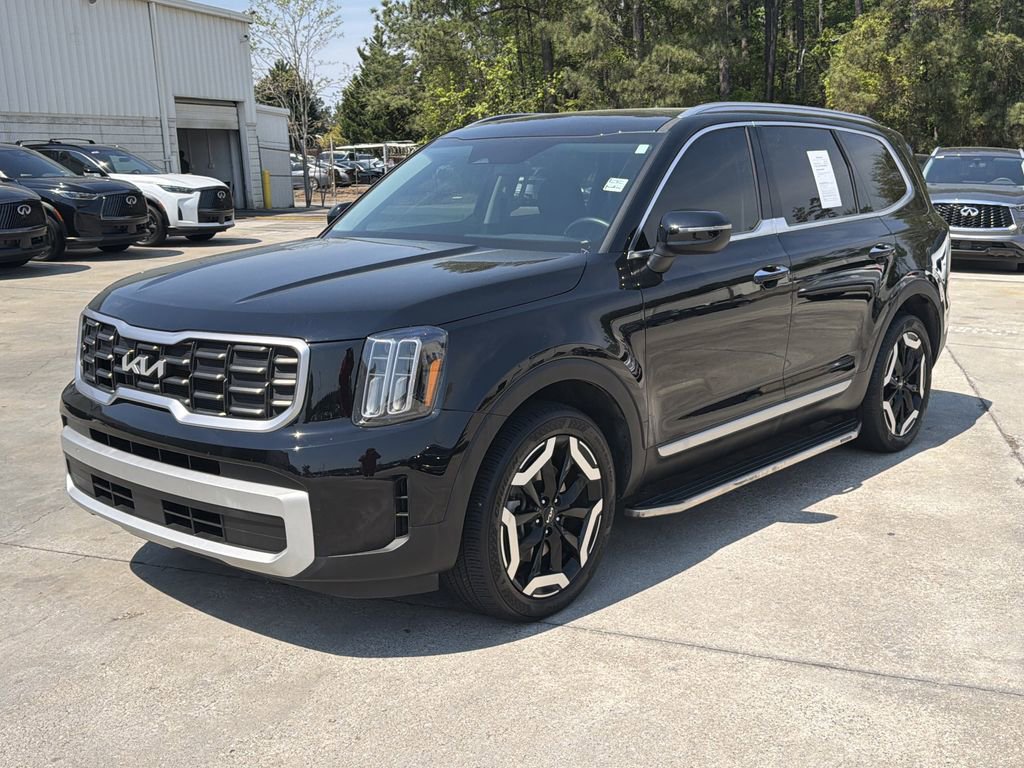 Used 2024 Kia Telluride S w/ S Sunroof Package image 3