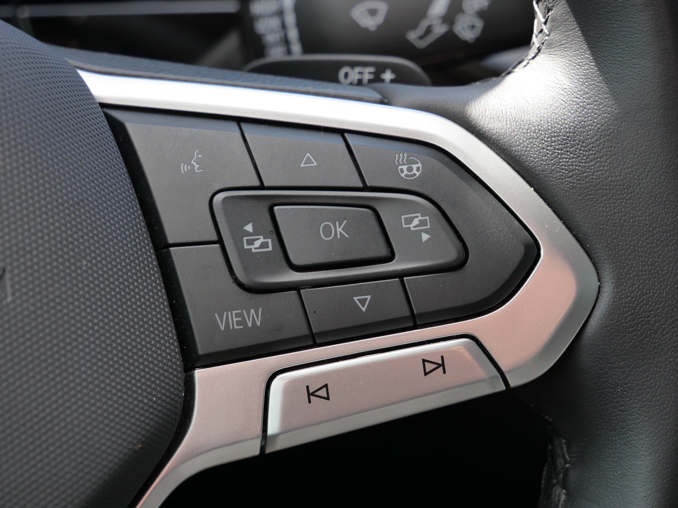 Certified 2024 Volkswagen Atlas SEL Premium R-Line image 31