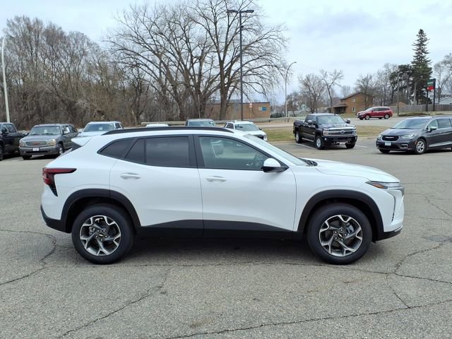 New 2026 Chevrolet Trax LT w/ LT Convenience Package FWD image 2