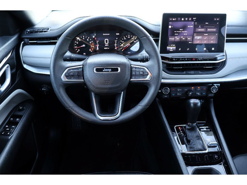 Used 2025 Jeep Compass Limited AWD/4WD image 4