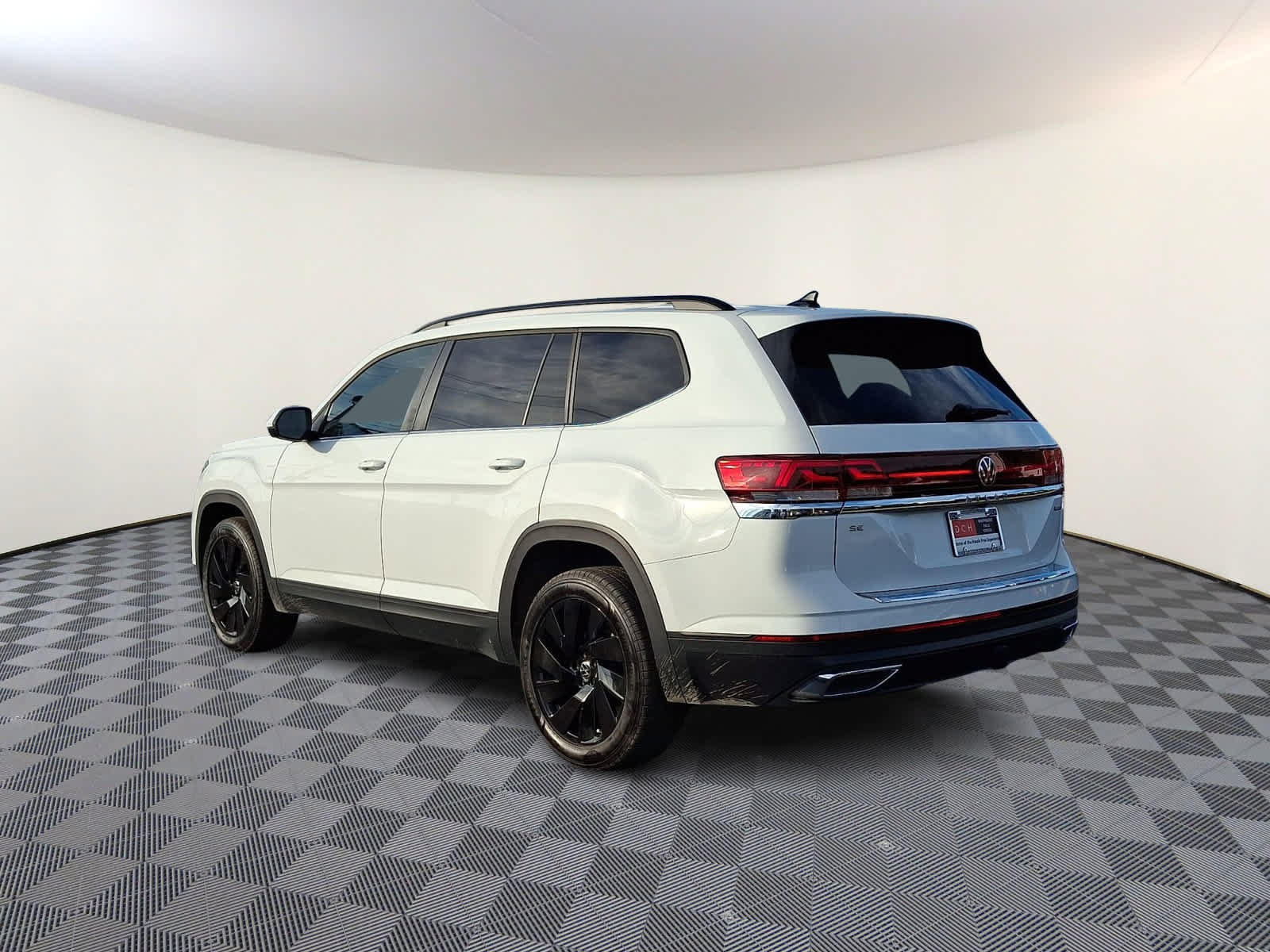 Used 2024 Volkswagen Atlas SE AWD/4WD image 7