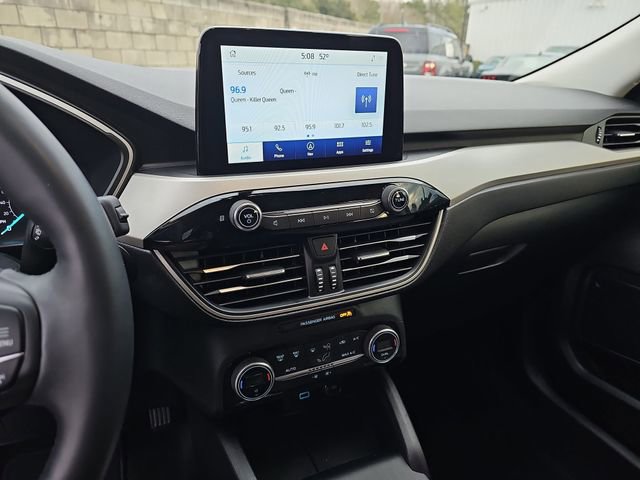 Used 2021 Ford Escape SE w/ SE Sport Appearance Package image 21