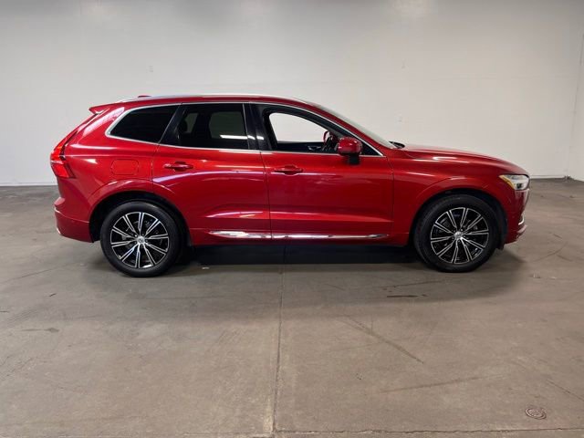 Used 2018 Volvo XC60 T5 Inscription w/ Vision Package image 2