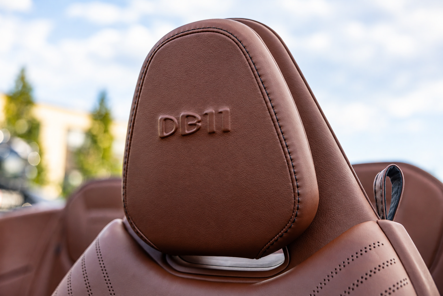 Used 2019 Aston Martin DB11 Volante RWD image 15