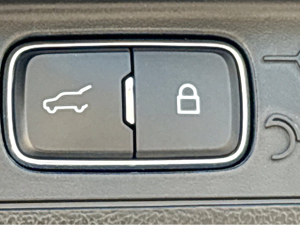 Used 2024 Ford Explorer XLT w/ Equipment Group 202A image 22