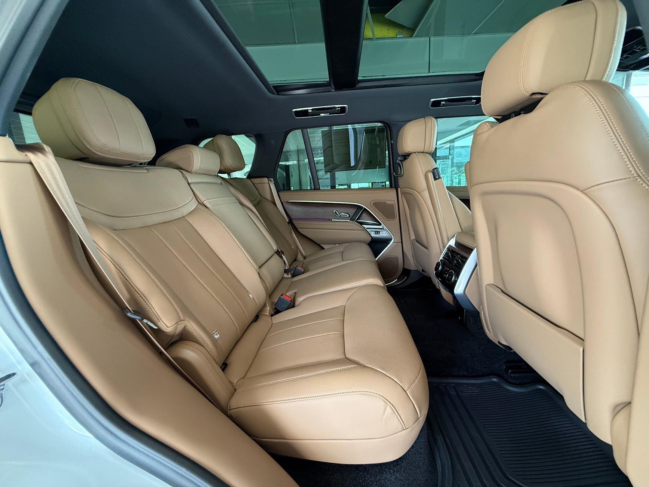 Used 2025 Land Rover Range Rover SE AWD/4WD image 30