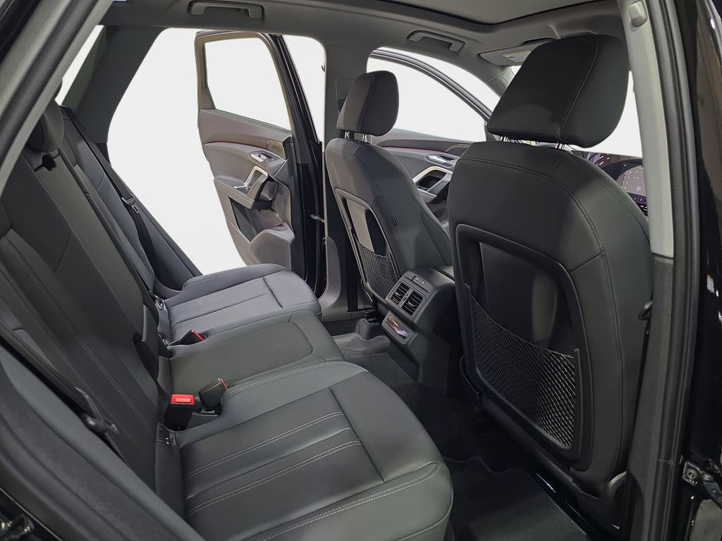 Used 2025 Audi Q5 Premium w/ Convenience Package image 13