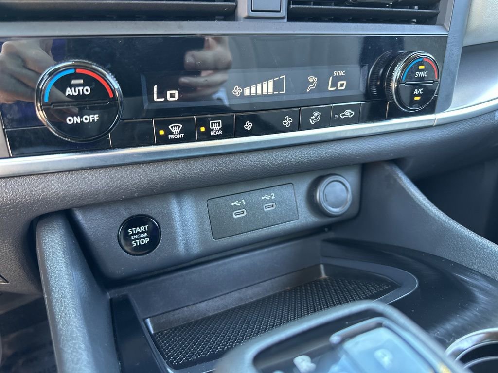 Used 2024 Nissan Rogue SV image 43