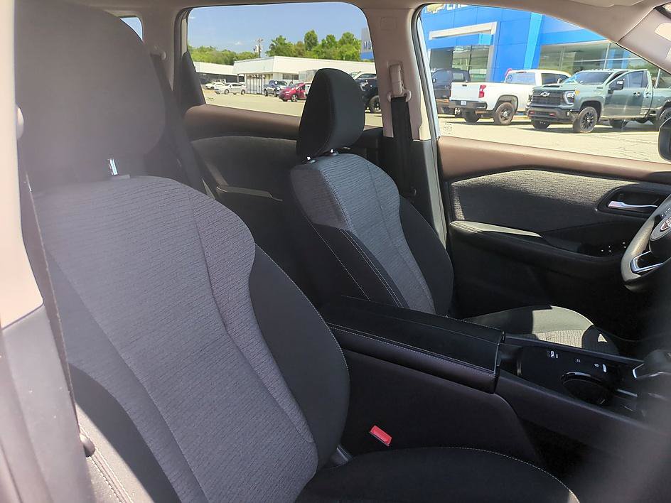 Used 2023 Nissan Rogue SV FWD image 32