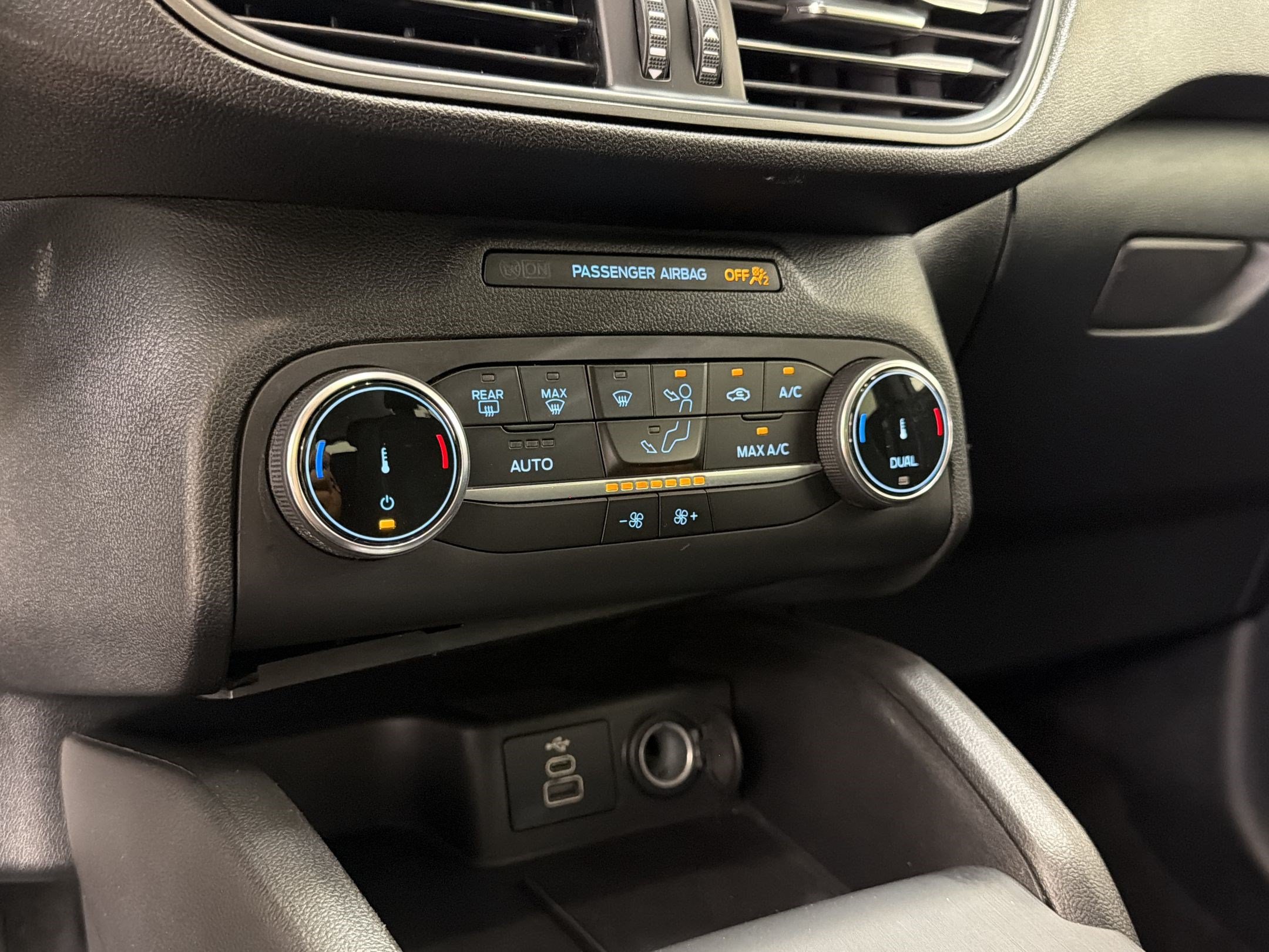 Certified 2025 Ford Escape Active AWD/4WD image 19