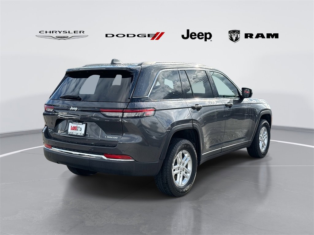 Used 2022 Jeep Grand Cherokee Laredo w/ Luxury Tech Group I image 3