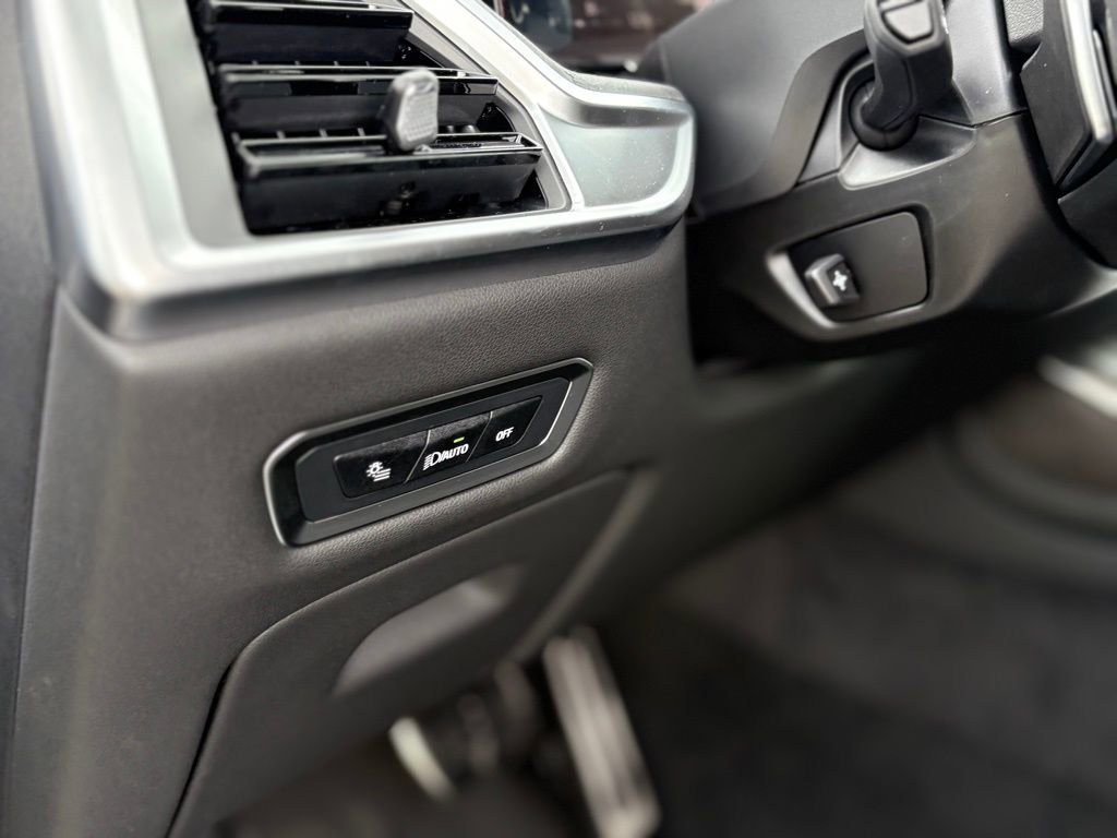 Used 2026 BMW X7 xDrive40i w/ M Sport Package image 15