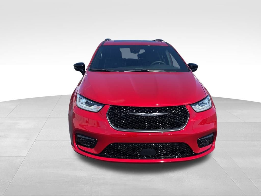New 2026 Chrysler Pacifica Limited image 3