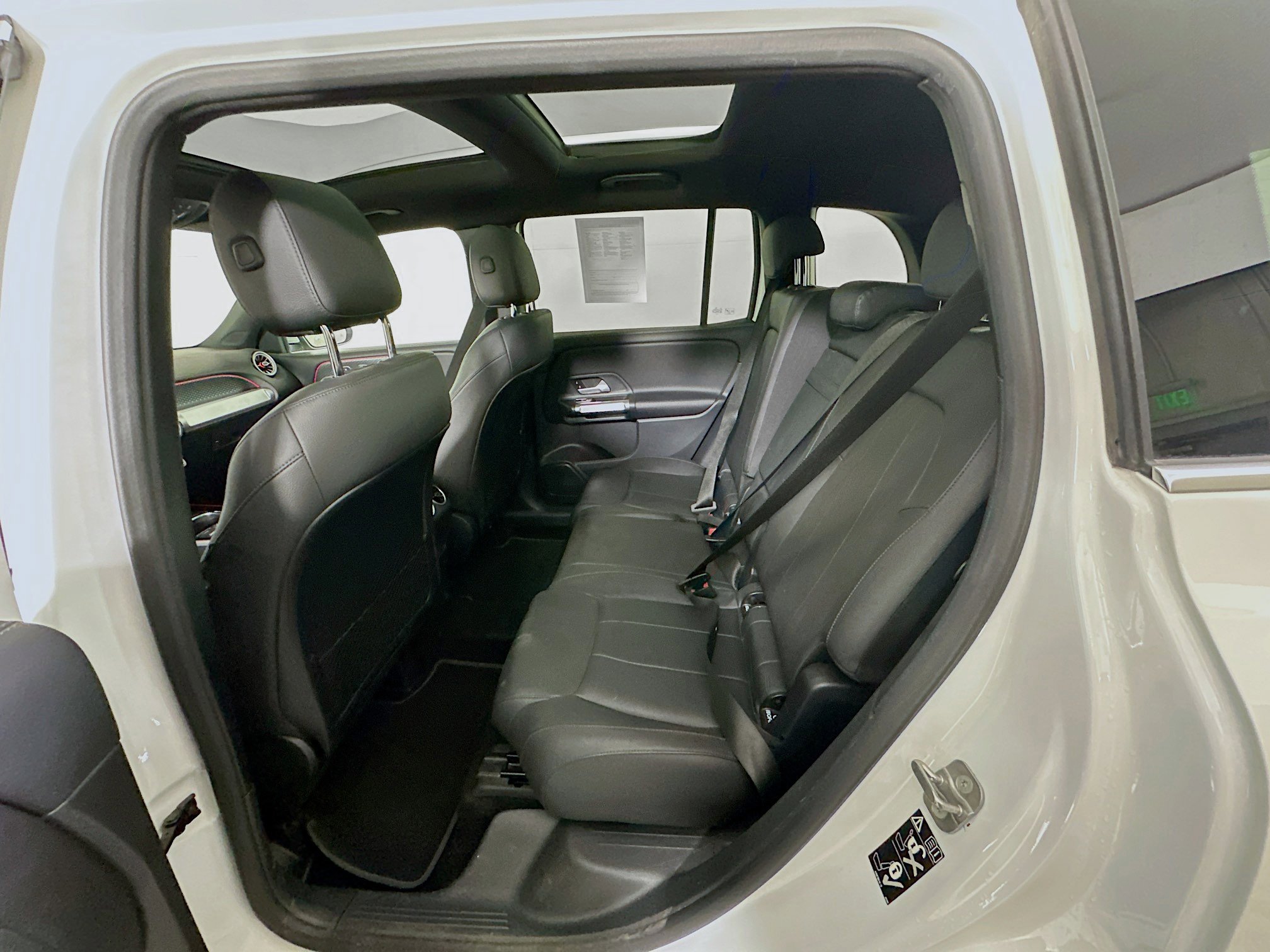 Used 2025 Mercedes-Benz GLB 250 4MATIC image 26