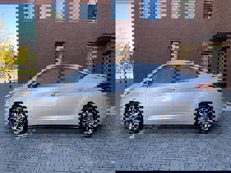 Used 2015 Hyundai Elantra Limited image 2