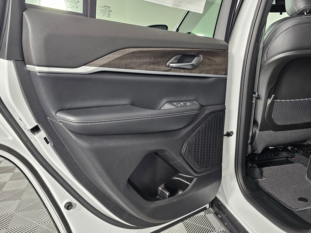 New 2026 Jeep Grand Cherokee Altitude image 30