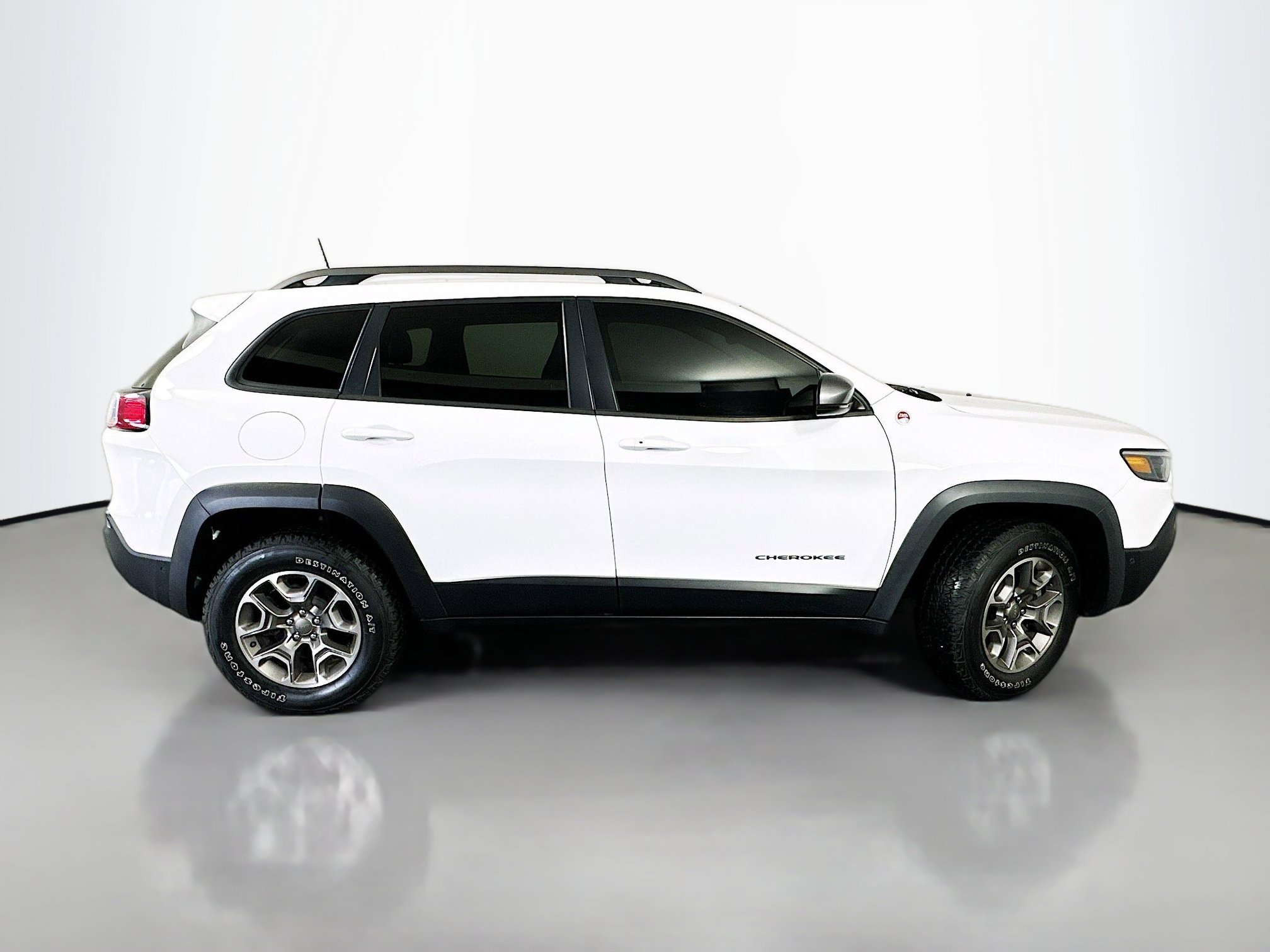 Used 2020 Jeep Cherokee Trailhawk w/ Technology Group AWD/4WD image 8
