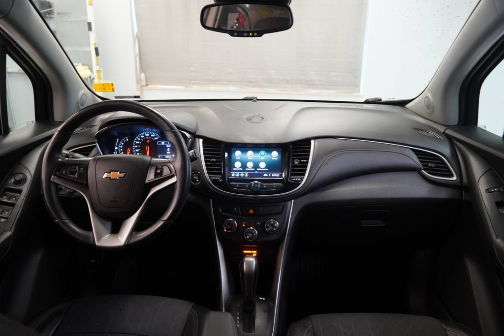 Used 2020 Chevrolet Trax LT w/ LT Convenience Package FWD image 18