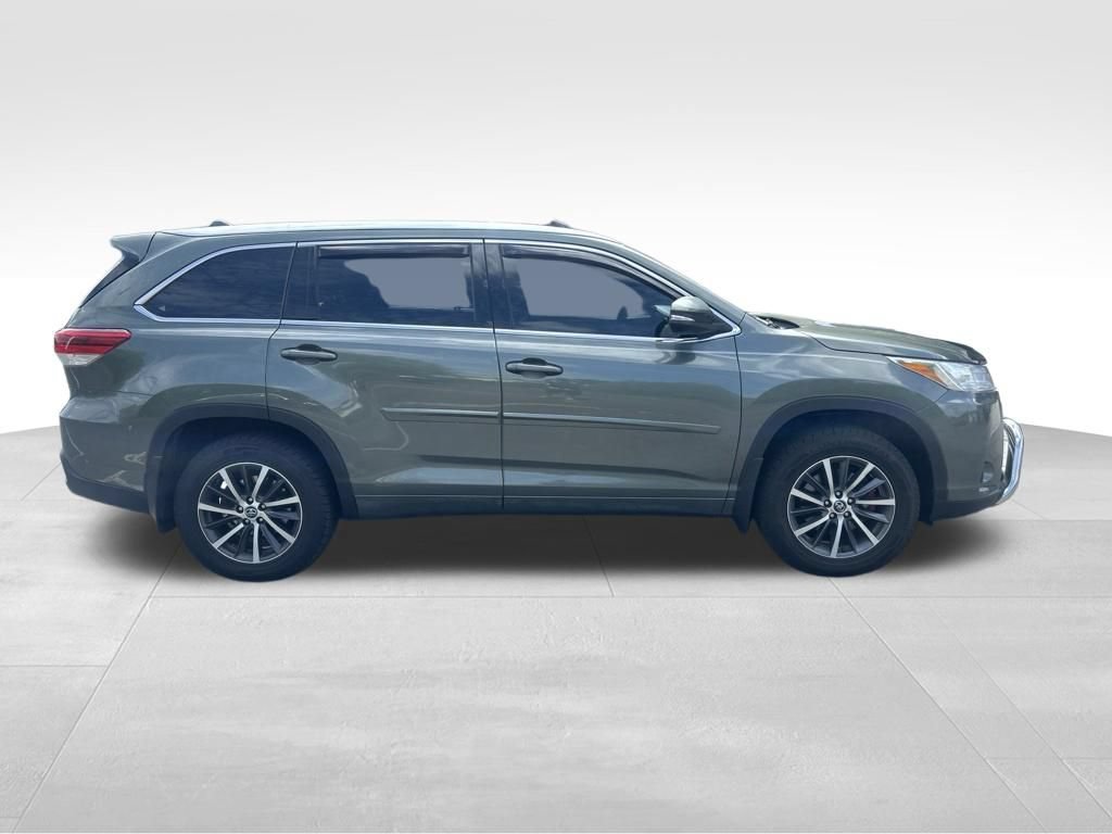 Used 2018 Toyota Highlander XLE w/ Protection Package #3 AWD/4WD image 6
