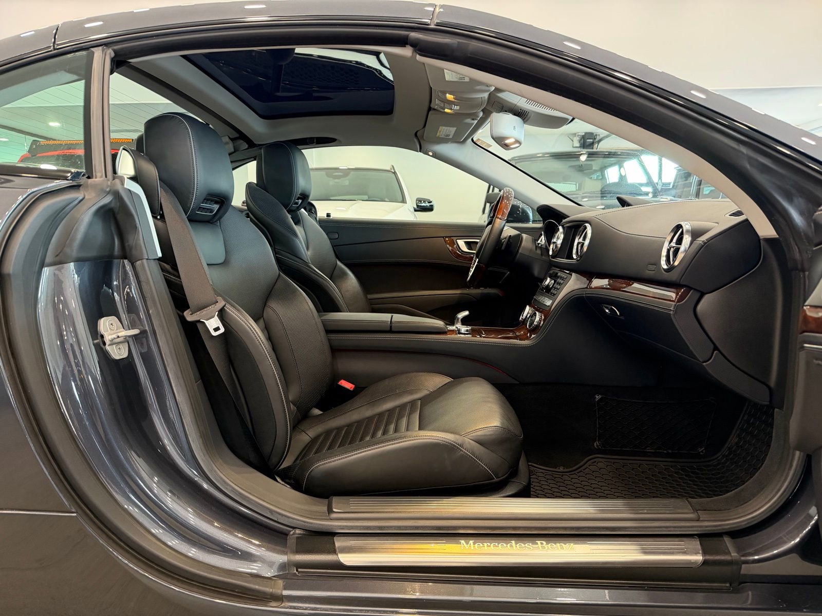 Used 2014 Mercedes-Benz SL 550 image 13