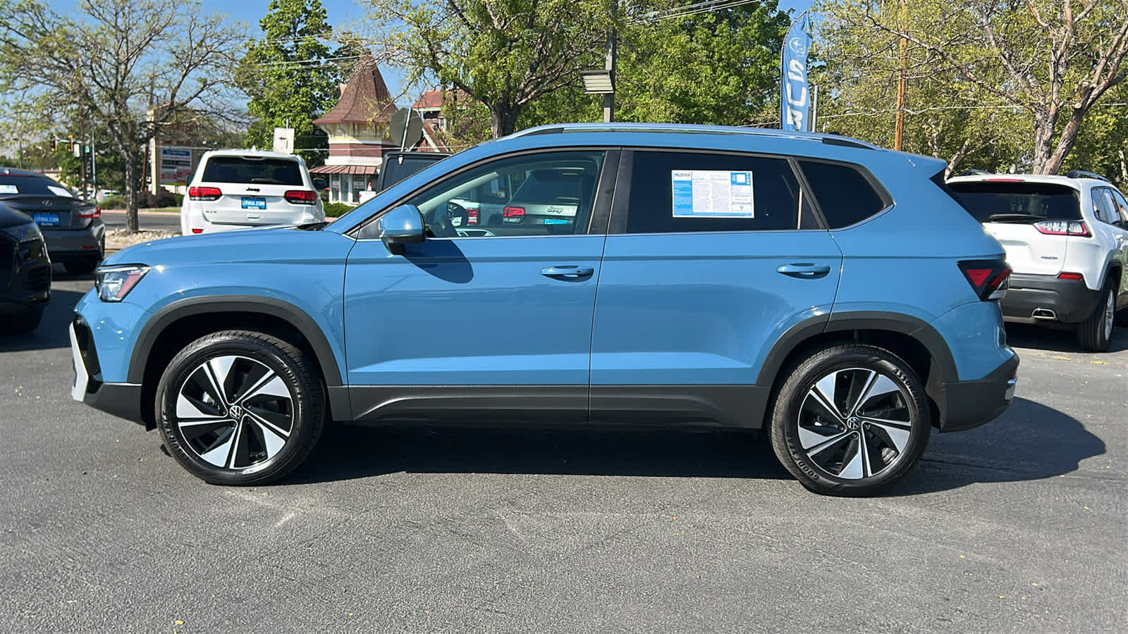 Used 2025 Volkswagen Taos SE AWD/4WD image 8