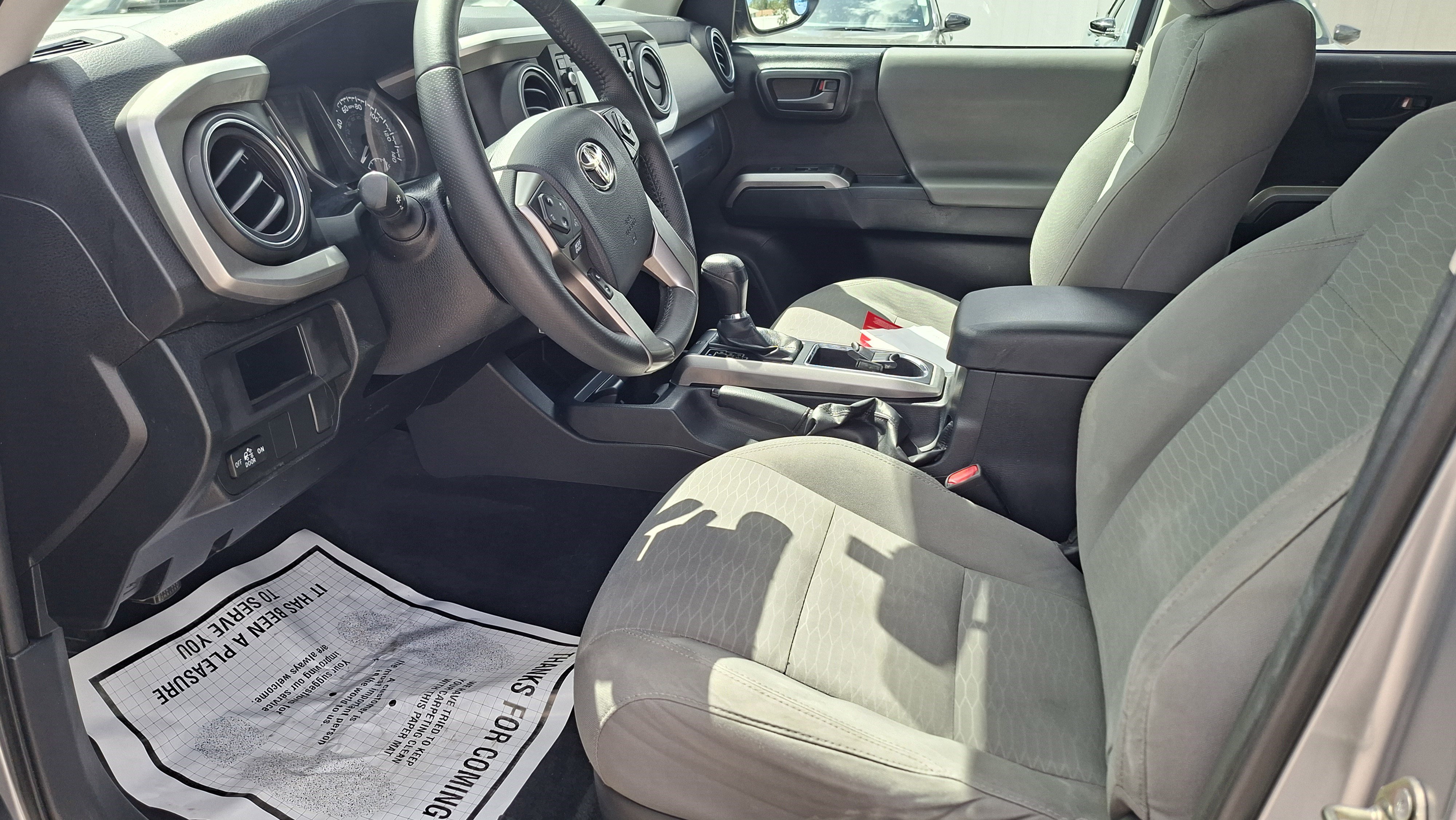 Used 2016 Toyota Tacoma SR5 w/ SR5 Appearance Package (SN) image 9