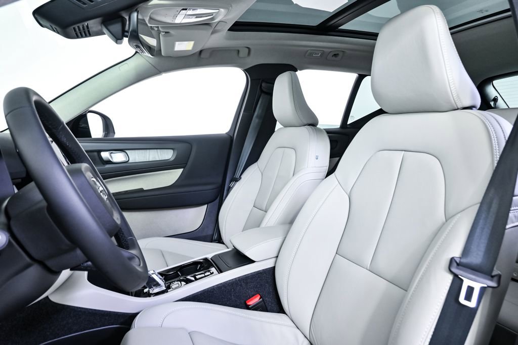 New 2026 Volvo XC40 B5 Plus w/ Protection Package Premier image 5