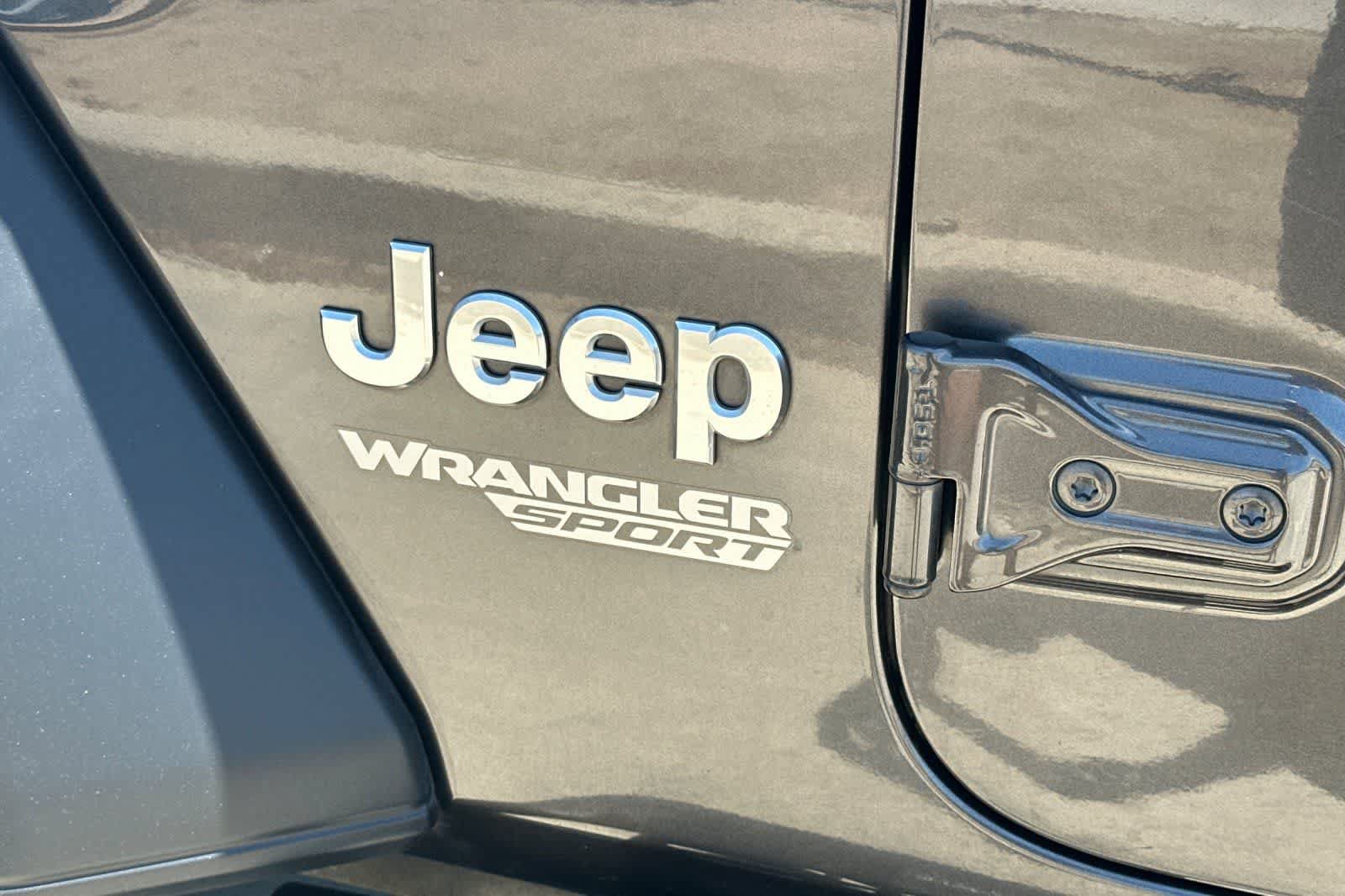 Used 2018 Jeep Wrangler Sport AWD/4WD image 13