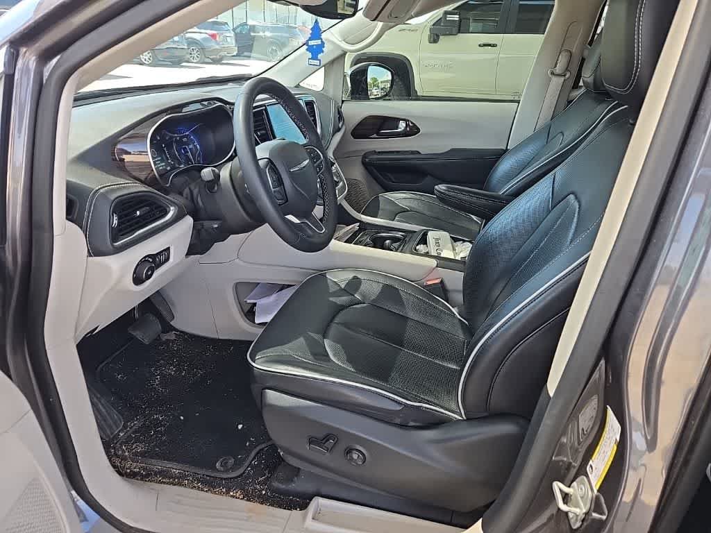 Used 2023 Chrysler Pacifica Limited FWD image 9