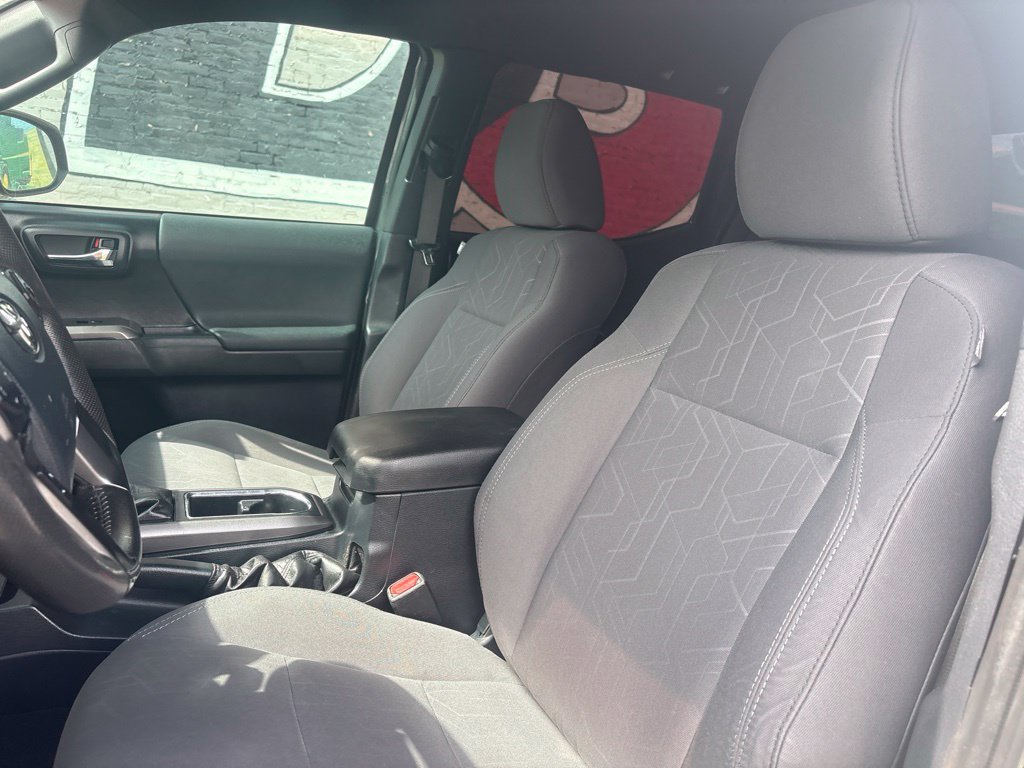 Used 2019 Toyota Tacoma TRD Off-Road AWD/4WD image 14
