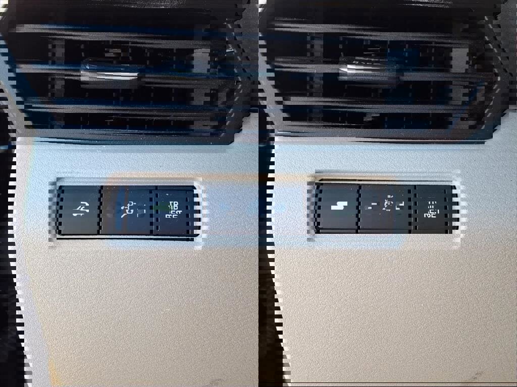 Used 2024 Nissan Altima 2.5 SV image 15