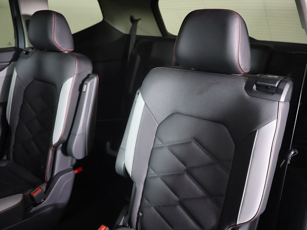 Used 2024 Volkswagen Atlas Peak Edition SE AWD/4WD image 34