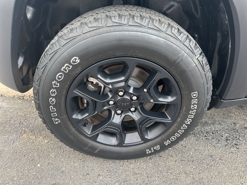 Used 2022 Jeep Cherokee Latitude AWD/4WD image 38