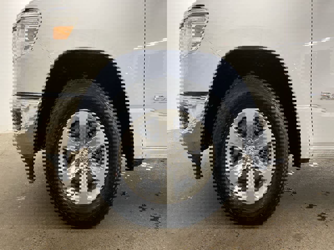 Used 2024 RAM 1500 Laramie image 12