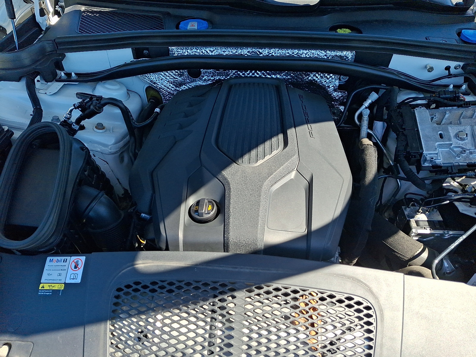 Used 2022 Porsche Macan AWD/4WD image 34