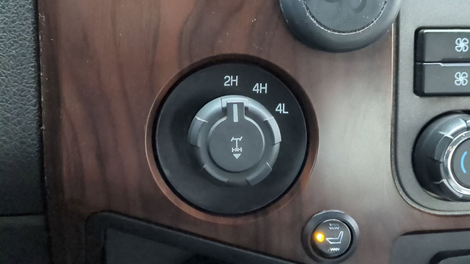 Used 2012 Ford F350 Lariat w/ Chrome Pkg image 26