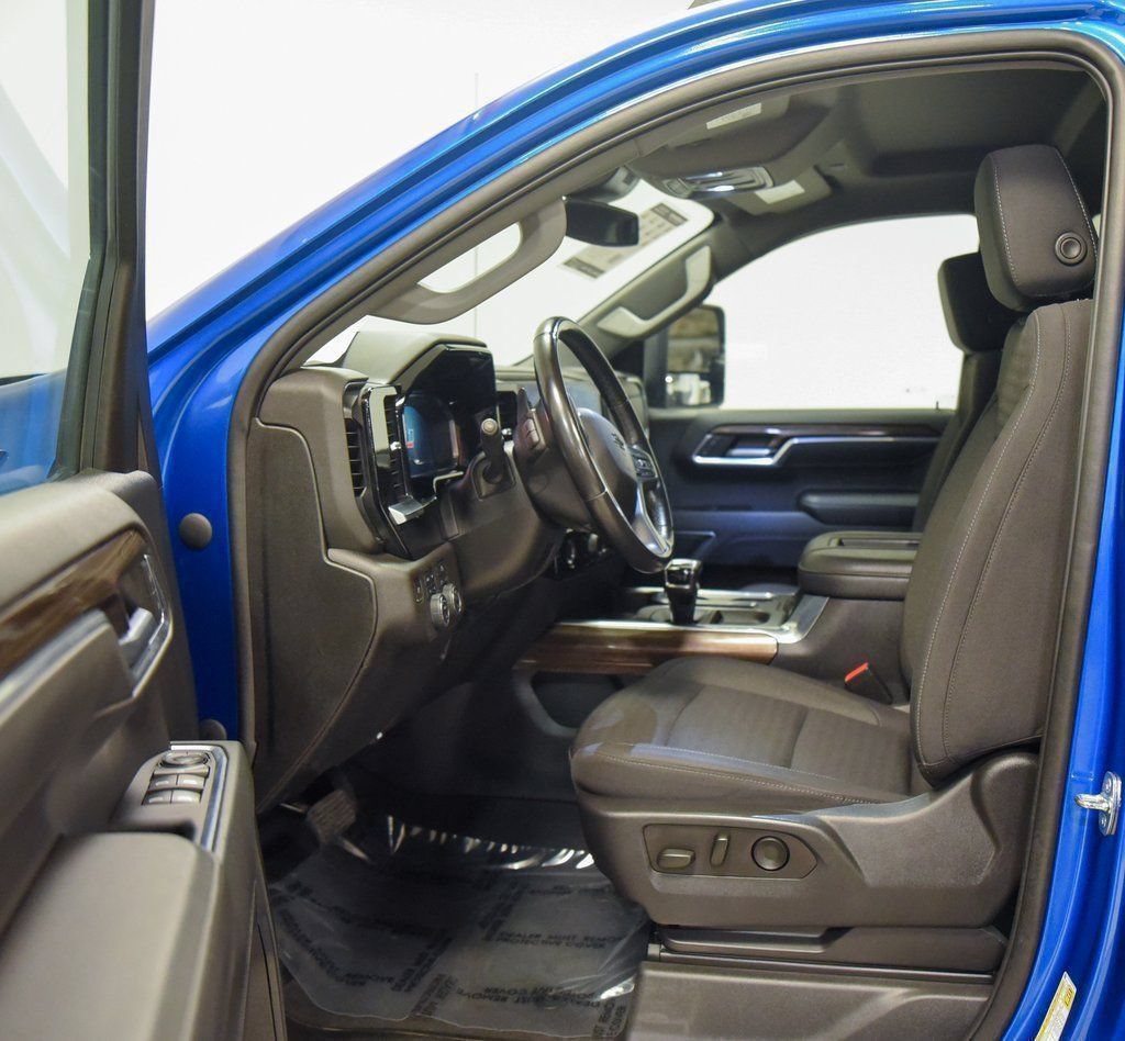 Used 2022 Chevrolet Silverado 1500 RST AWD/4WD image 2
